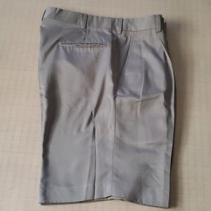 ★Descente Men's Pleated Shorts